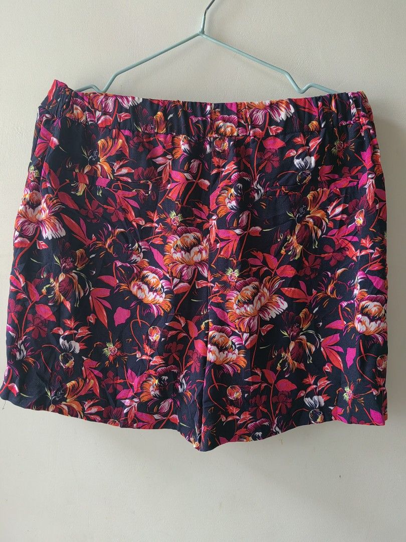 Halogen Flowy shorts (S-M) (Category: Shorts) located in Baguio. Submitted by kacijom (Listing ID 1461250853, Image 2). Description: ₱300 •Halogen Flowy shorts w/ pockets •Size S can fit M, 15"x15" •10/10 (Excellent Used Condition).