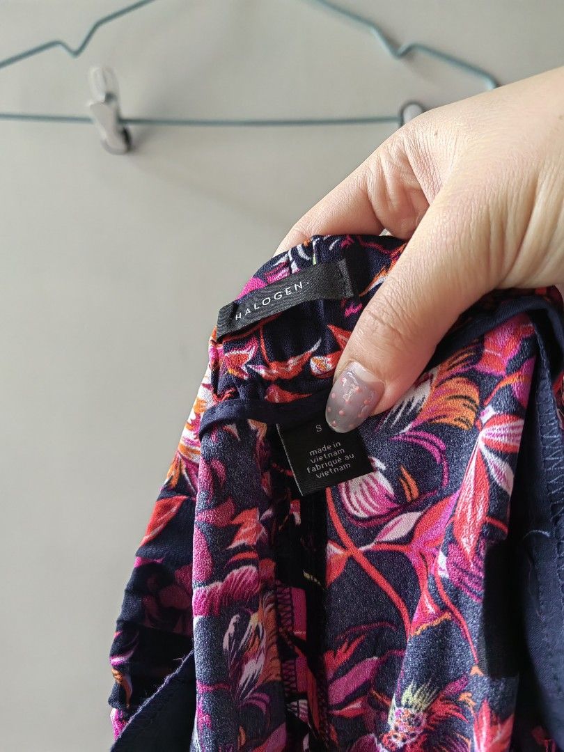 Halogen Flowy shorts (S-M) (Category: Shorts) located in Baguio. Submitted by kacijom (Listing ID 1461250853, Image 3). Description: ₱300 •Halogen Flowy shorts w/ pockets •Size S can fit M, 15"x15" •10/10 (Excellent Used Condition).