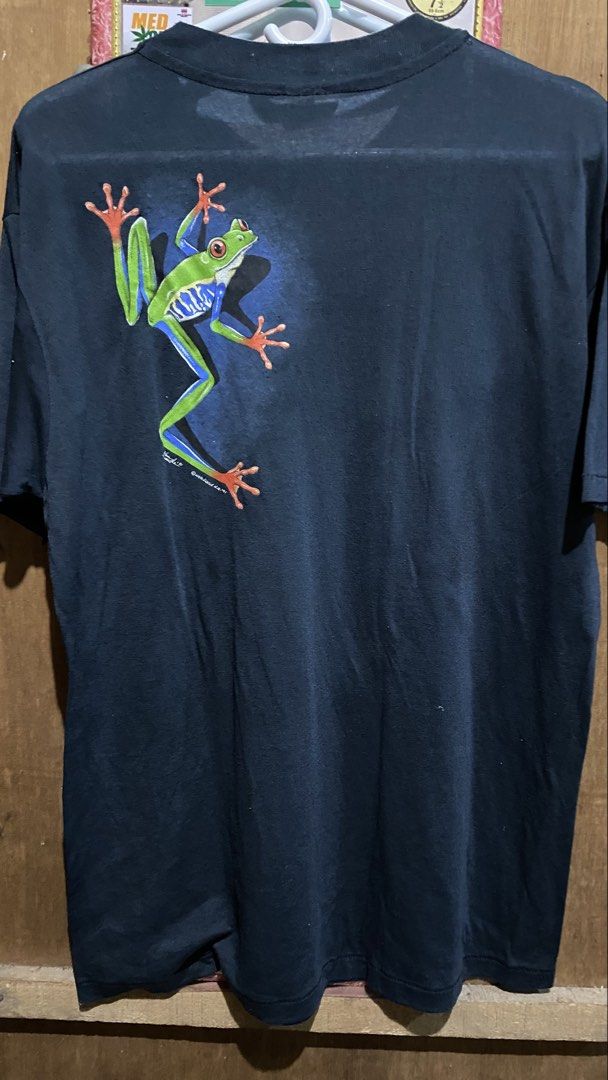 Harlequin Frog tee 1991 (Category: Tshirts & Polo Shirts ) located in Andop. Submitted by luckygem1624 (Listing ID 1461242744, Image 2). Description: Vintage Harlequin Frog Tee single stich Width 25 Lenght 31.