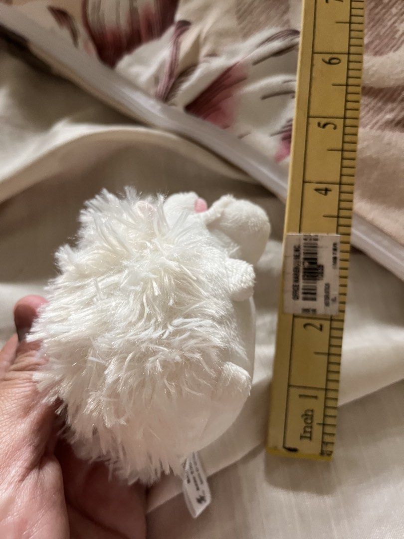 Hedgehog cream bag charm (Category: Character Goods) located in Paranaque City. Submitted by bonsaiart (Listing ID 1461132937, Image 2). Description: Pre owned Good condition 150+sf Payment via GCASH or paymaya No to meetup No to cop / cod Shipping via j&t only No breaking of set or bundle.