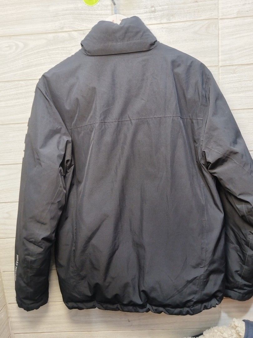 HELLY HANSEN 700+ FILL DOWN JACKET (Category: Coats, Jackets and Outerwear) located in Sorsogon. Submitted by mang_thrift2 (Listing ID 1461232218, Image 2). Description: M on tag 22w28L Water repellent Issue male velcro strap.
