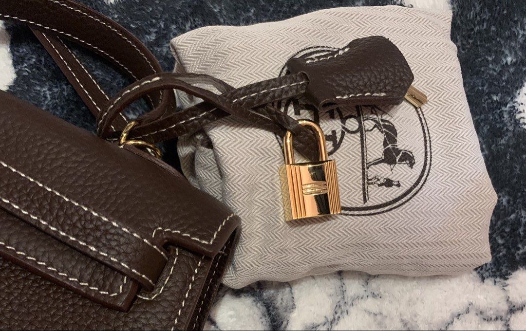 Hermes Kelly 28 (Category: Luxury Bags & Wallets) located in Tagum. Submitted by 80bagsph.cemene08 (Listing ID 1461195637, Image 3). Description: Very pretty conditions 🏆 Hard to find for this condition & a design Togo leather Hand made stitching Clean&sanitized Ready to use.