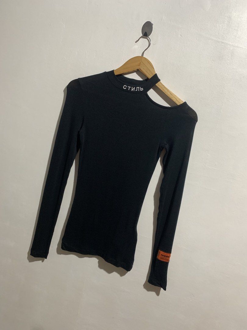 HERON PRESTON CUT SHOULDER CREWNECK (Category: Longsleeves) located in Gumaca. Submitted by getscore.ph (Listing ID 1461146699, Image 3). Description: WTS ❗️HER0N PRESTON CUT SHOULDER CREWNECK ❗️ ✅Size: S on tag ✅Dimes: Stretchable Width 11.5 Length 23 ✅Color Rate: 9.5/10 ✅Condition: Excellent ✅Issue: None Color may due to lightning NEED WASH FRESH FROM BALE DM ME TO PURCHASE 📥 📍Loc. Gumaca,Quezon 📍Courier: JNT EXPRESS.