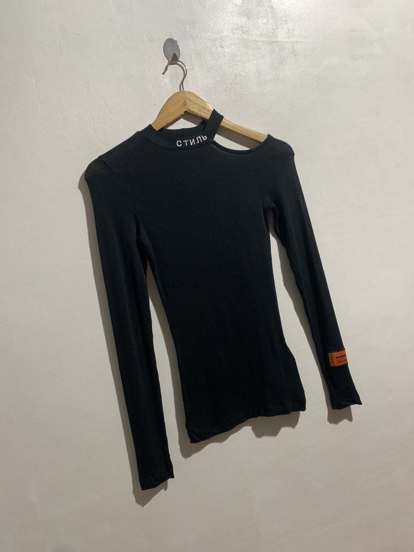 HERON PRESTON CUT SHOULDER CREWNECK (Category: Longsleeves) located in Gumaca. Submitted by getscore.ph (Listing ID 1461146699, Image 2). Description: WTS ❗️HER0N PRESTON CUT SHOULDER CREWNECK ❗️ ✅Size: S on tag ✅Dimes: Stretchable Width 11.5 Length 23 ✅Color Rate: 9.5/10 ✅Condition: Excellent ✅Issue: None Color may due to lightning NEED WASH FRESH FROM BALE DM ME TO PURCHASE 📥 📍Loc. Gumaca,Quezon 📍Courier: JNT EXPRESS.