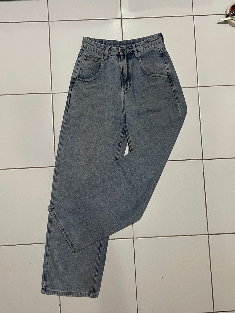 Highrise Light Blue Baggy Pants (Category: Jeans) located in Dasmarinas. Submitted by angieee1208 (Listing ID 1461308516, Image 2). Description: - Waist: 13”, Length: 40.9”, Opening: 9”, Front rise: 12” - Condition: no flaws, unused - Color may vary due to lighting - DM for questions - Shipping fee shouldered by buyer - MOP: Paymaya, GoTyme, Gcash.