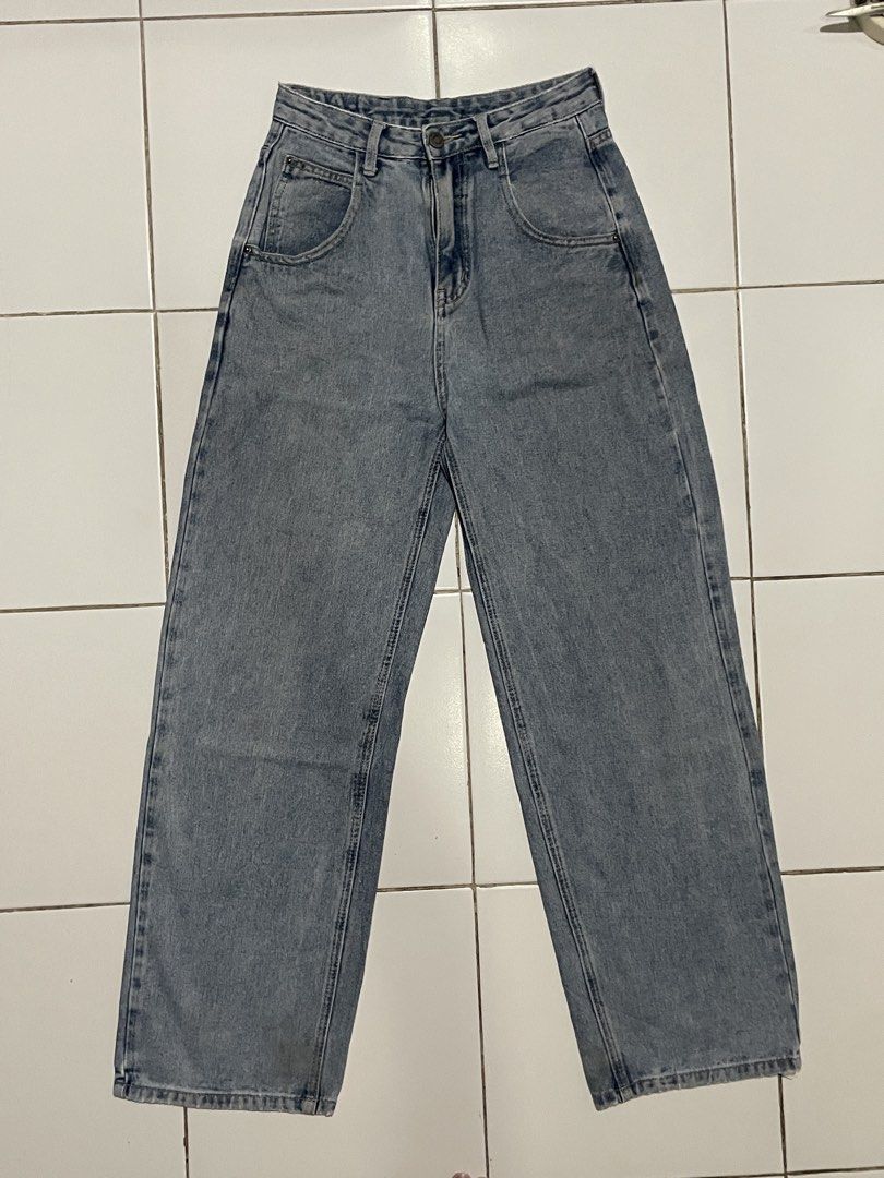 Highrise Light Blue Baggy Pants (Category: Jeans) located in Dasmarinas. Submitted by angieee1208 (Listing ID 1461308516, Image 1). Description: - Waist: 13”, Length: 40.9”, Opening: 9”, Front rise: 12” - Condition: no flaws, unused - Color may vary due to lighting - DM for questions - Shipping fee shouldered by buyer - MOP: Paymaya, GoTyme, Gcash.