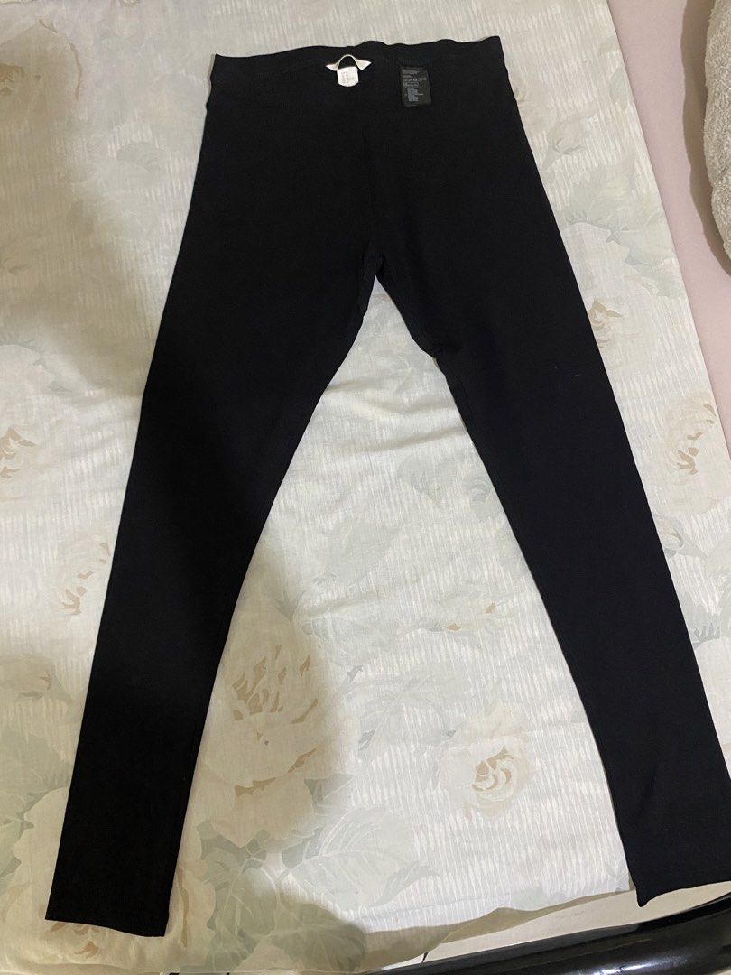 H&M Basic Black Leggings Size M (Category: Other Bottoms) located in Candelaria. Submitted by xiao_z (Listing ID 1461170146, Image 3). Description: - Brand: H&M - Color: Black - Style: Basic, everyday wear - Features: Comfortable and stretchy - Size: Medium (M) - Origin: Made in Bangladesh.