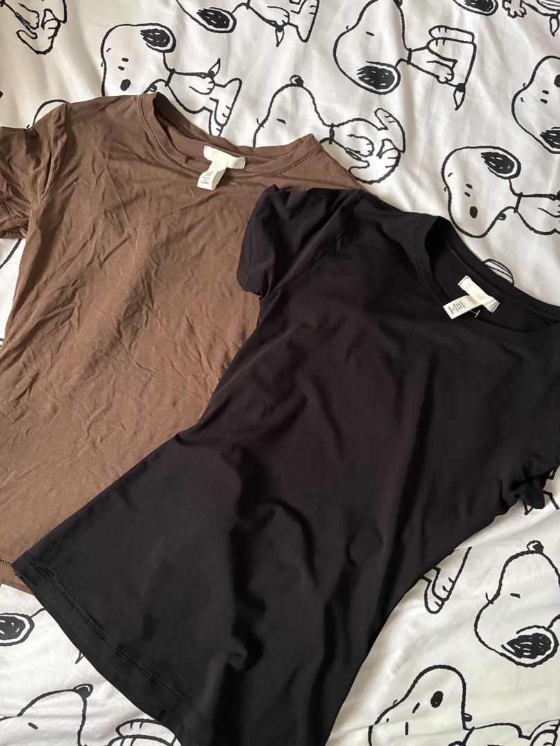 H&M basic women shirt tops (Category: Shirts) located in Muntinlupa City. Submitted by iluvm0nchichi (Listing ID 1460800789, Image 1). Description: H&M on the tag Bought it for ₱499 selling it into a bundle for ₱800 If separate purchase ₱300 each 😊.