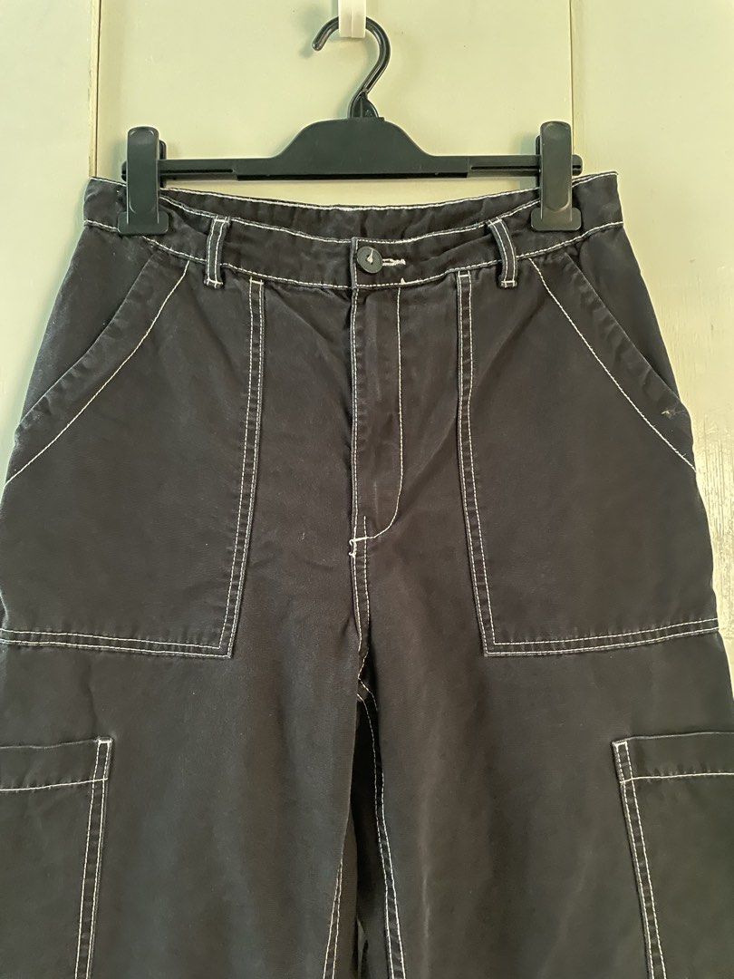 H&M Cargo Pants with Contrast Stitching (Category: Other Bottoms) located in Tagum. Submitted by declutterflyy (Listing ID 1461121686, Image 3). Description: Original length altered.