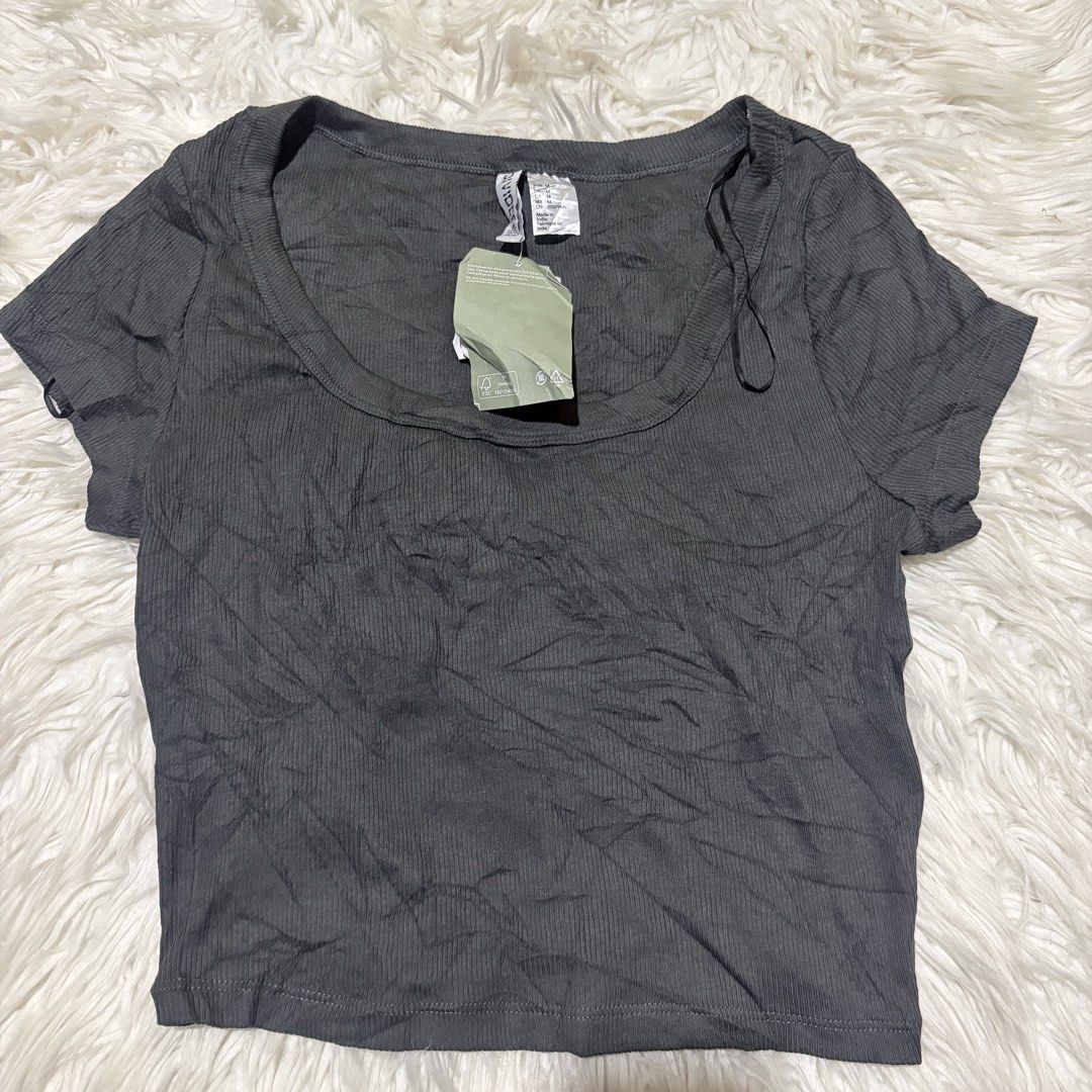 H&M Divided Ribbed Cropped Top (Category: Sleeveless) located in Davao. Submitted by elizzadiac (Listing ID 1461238473, Image 1). Description: - Grey ribbed cropped top from H&M Divided - Short sleeves - Square neckline - Comfortable and stretchy material - Perfect for casual wear or layering - Brand new with tags attached.