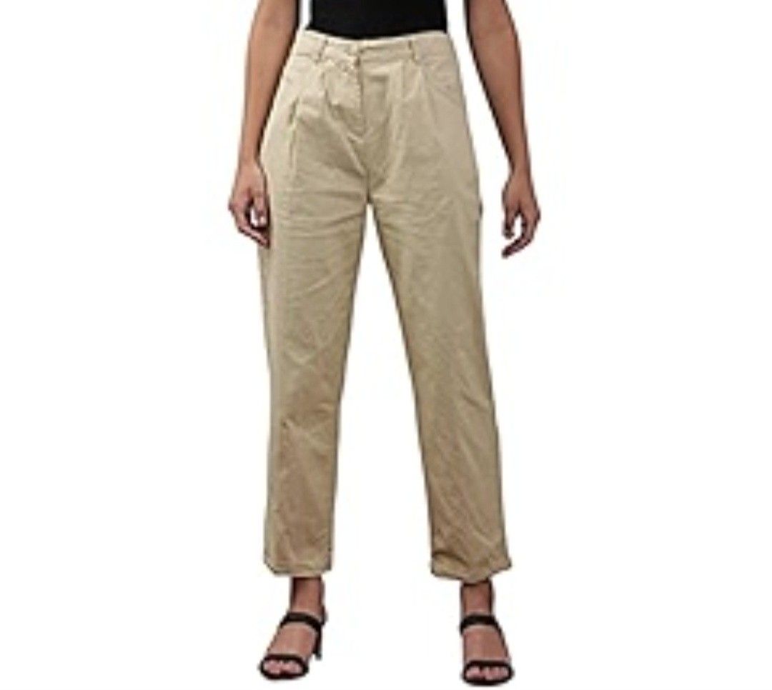 H&M High Waist Chino Trouser (Category: Other Bottoms) located in Taguig. Submitted by authprelovedonlineshop2 (Listing ID 1461205493, Image 1). Description: H&M High Waist Chino Trouser Excellent Condition Non-stretch Waist 24" L96cm Php588 🍀All items are preloved unless stated as brand new. 🍀Please manage your expectations. Major flaws will be indicated, if any. 🍀Color may vary due to lightning and photography. 🍀Always read the caption for 