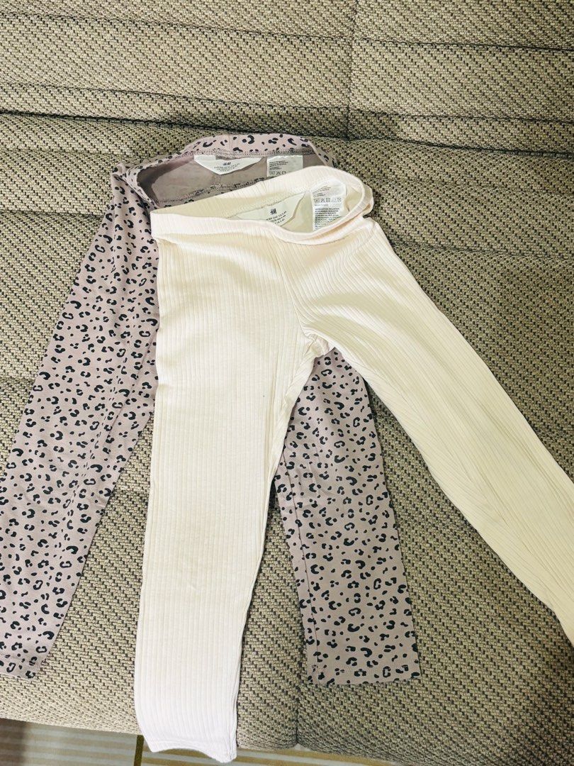 H&M Kids Leggings Bundle (Size 4Y) (Category: Babies & Kids Fashion) located in La Trinidad. Submitted by secondsmatter (Listing ID 1461132973, Image 1). Description: - Two pairs of H&M leggings for kids - Size: 3-4T on tag - Style 1: Cream ribbed texture - Style 2: Pink leopard print - Ideal for daily wear or as a layering piece.