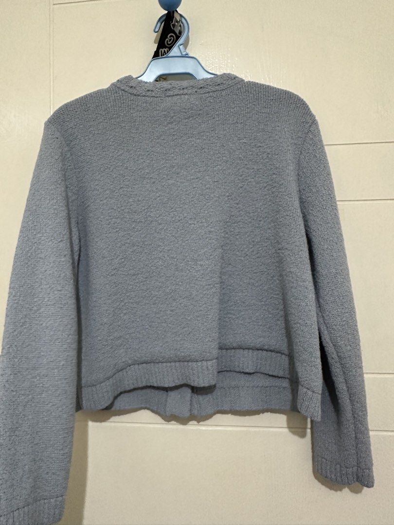 H&M Light Blue Textured Button-Up Cardigan (Category: Coats, Jackets and Outerwear) located in Manila. Submitted by itsyourgirlmc (Listing ID 1461287474, Image 3). Description: - Light blue textured cardigan from H&M - Round neckline - Silver button closures - Two faux pocket details - Cropped length - Ideal for layering over tops or dresses - Comfortable knit material.