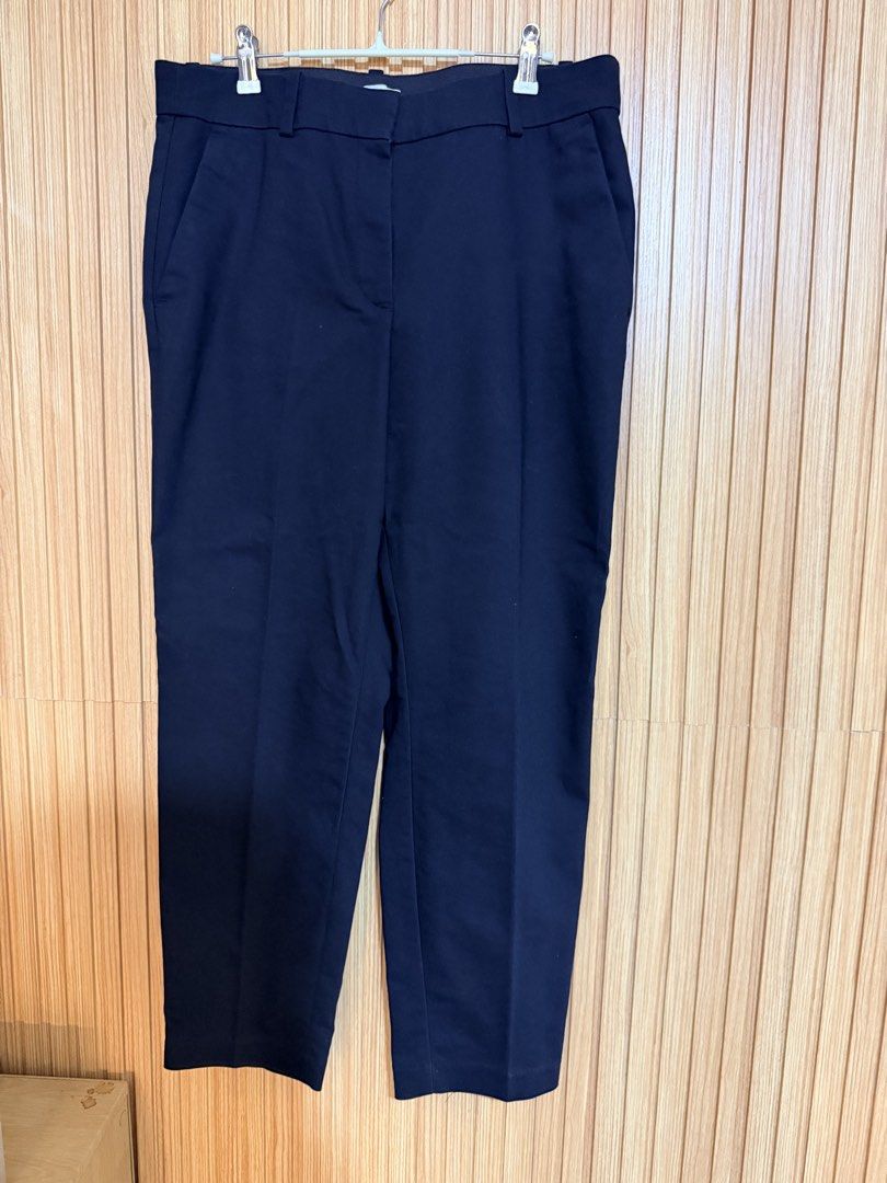 H&M Trousers (Category: Other Bottoms) located in Makati City. Submitted by ziagabrielle (Listing ID 1461123287, Image 2). Description: - Comfortable elasticated waistband - Convenient side pockets - Perfect for work or casual outfits - Easy to style with various tops -W30-32xL37.