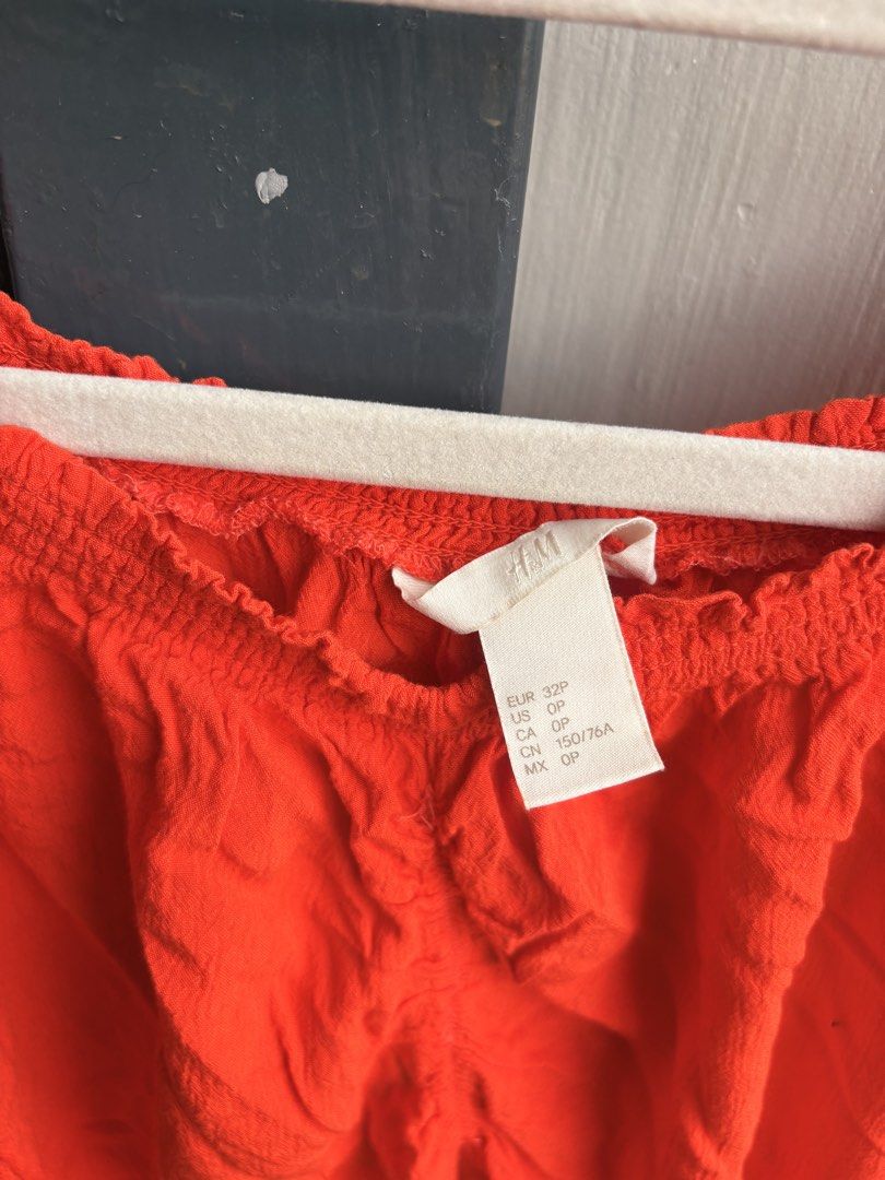 H&M Orange Ruched Off-Shoulder Crop Top (Category: Others Tops) located in Cainta. Submitted by declutteringprelovedbyzelle (Listing ID 1461246433, Image 2). Description: .