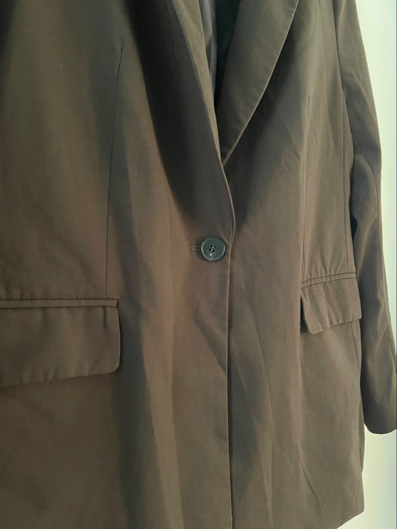 H&M Oversized Blazer (Category: Coats, Jackets and Outerwear) located in Tagum. Submitted by declutterflyy (Listing ID 1461121153, Image 3). Description: Color may vary due to lighting Oversized Fit Used twice .