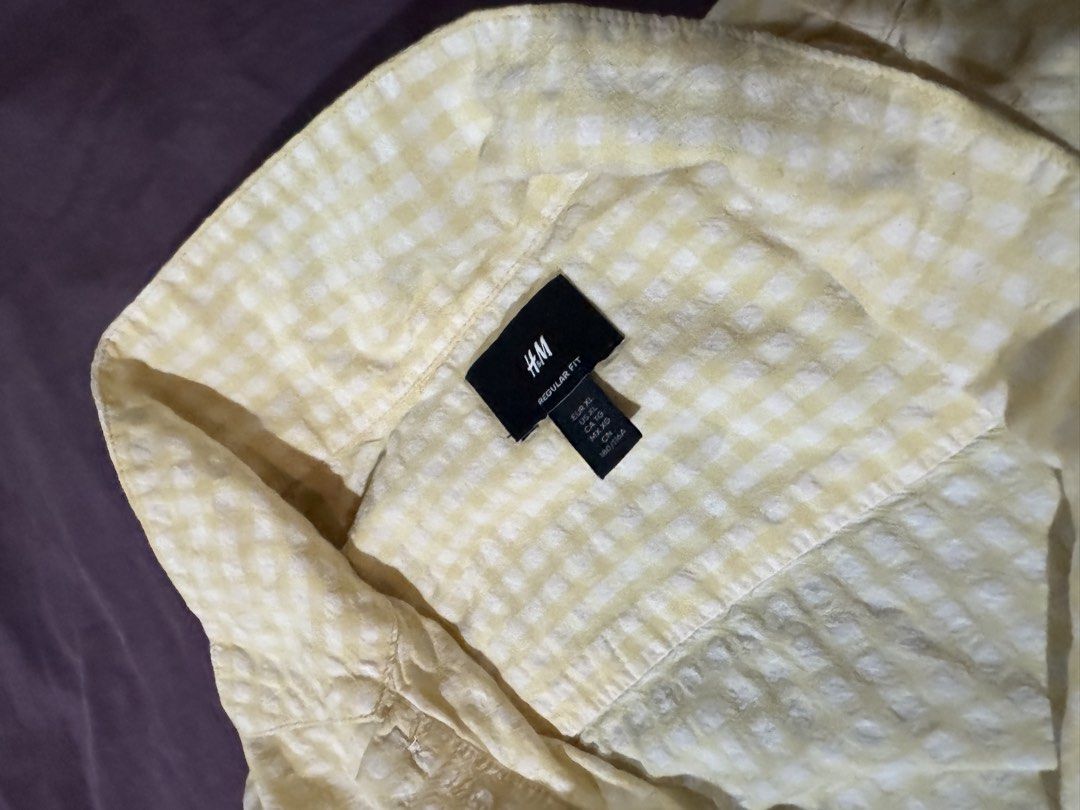 H&M POLO (Category: Tshirts & Polo Shirts ) located in Manila. Submitted by ioeeon (Listing ID 1461281268, Image 2). Description: PRICE NEGOTIABLE; no refunds only worn once for halloween 2025 and never worn it again since yellow doesn’t suit me so I’m selling it na hehe but this polo is so nice and perfect for Philippine weather.