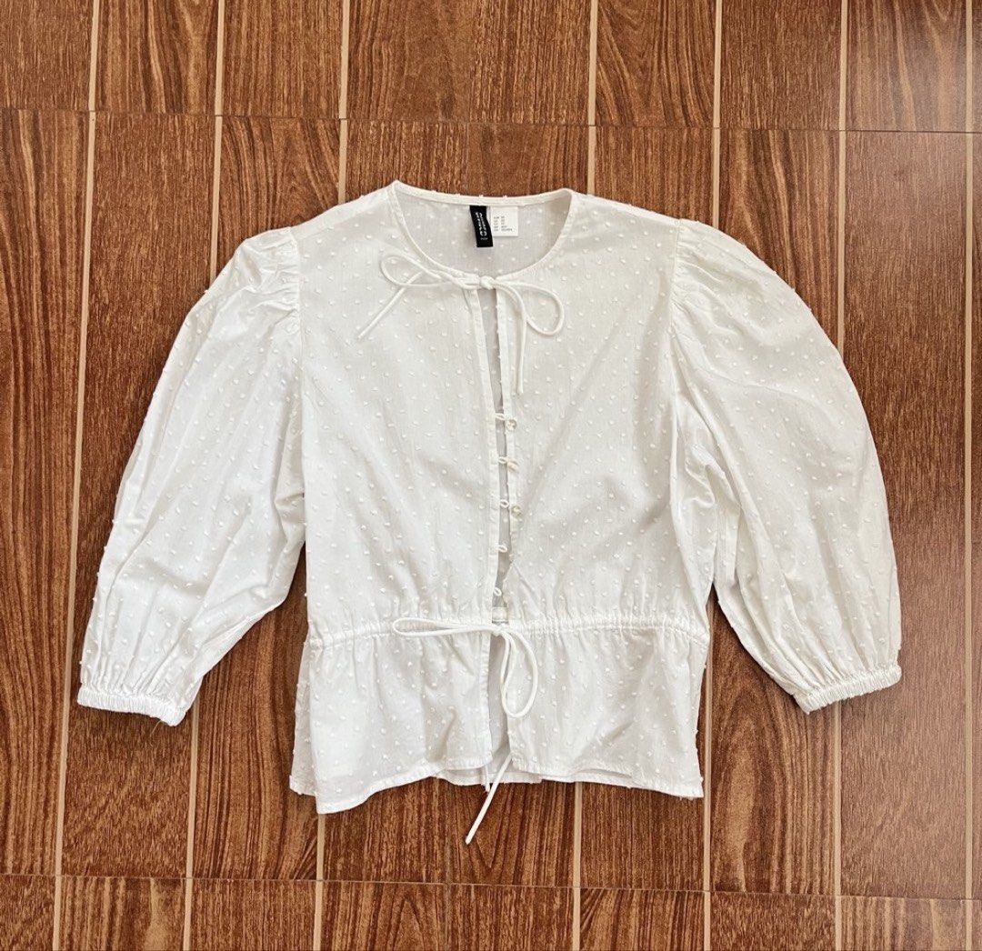 H&M Poplin Peplum Tie Front Blouse Top (Category: Blouses) located in Santa Rosa. Submitted by tokyomission (Listing ID 1461227713, Image 1). Description: - Ganni-inspired Poplin Peplum Puff Sleeve Tie Front Blouse - 10/10 in excellent condition ⭐️ - perfect for summer or brunch dates size: XS.