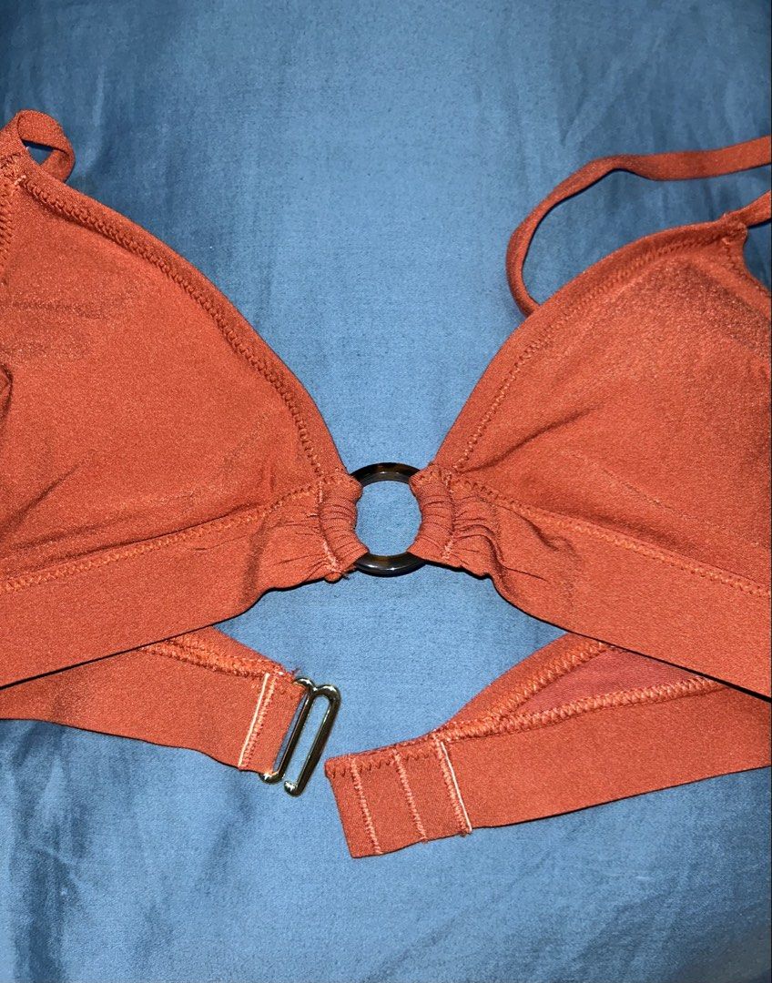 H&M Rust Orange Ring Detail Triangle Bikini Top (Category: Bikinis & Swimsuits) located in Palo. Submitted by kaleidoscope_676 (Listing ID 1461123547, Image 2). Description: - Brand: H&M - Color: Rust Orange - Features: Center ring detail, adjustable straps, clasp back closure - Condition: Brand new with tags attached - Ideal for: Beach trips, pool days.