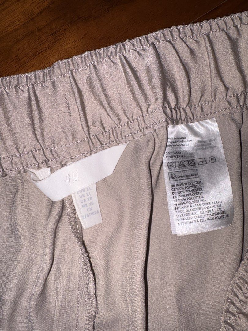 H&M Silky Drawstring Pants (plus size) (Category: Other Bottoms) located in Antipolo. Submitted by maiplus (Listing ID 1461294048, Image 3). Description: H&M Size XL (fits up to 2XL) waist: 38-40in hips: 48in length: 40in 📍Antipolo City.