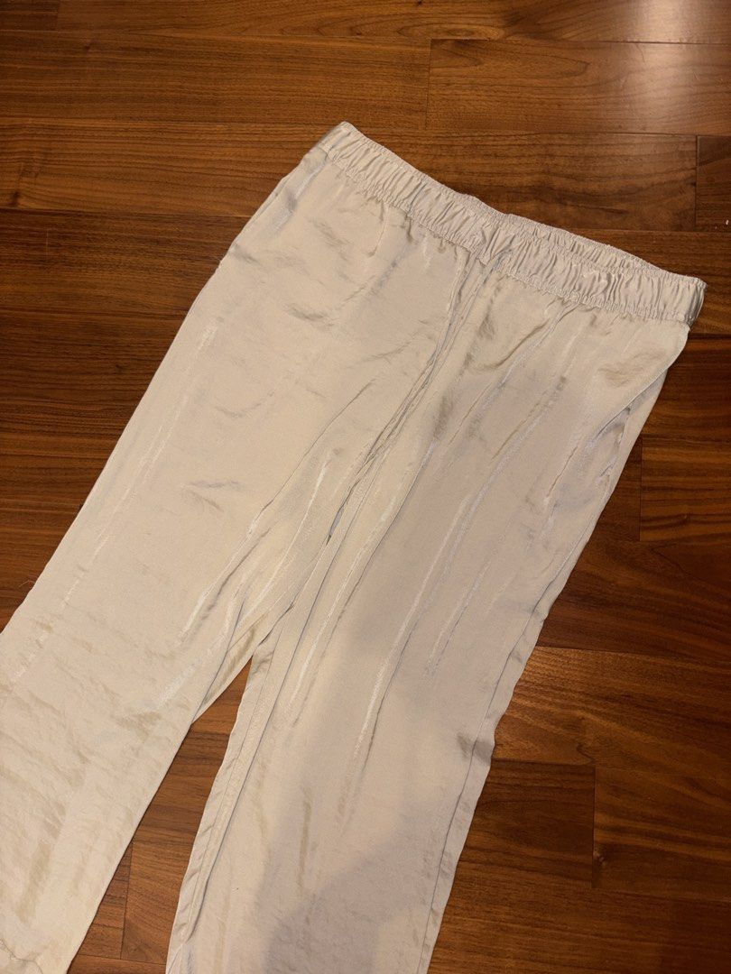 H&M Silky Drawstring Pants (plus size) (Category: Other Bottoms) located in Antipolo. Submitted by maiplus (Listing ID 1461294048, Image 1). Description: H&M Size XL (fits up to 2XL) waist: 38-40in hips: 48in length: 40in 📍Antipolo City.
