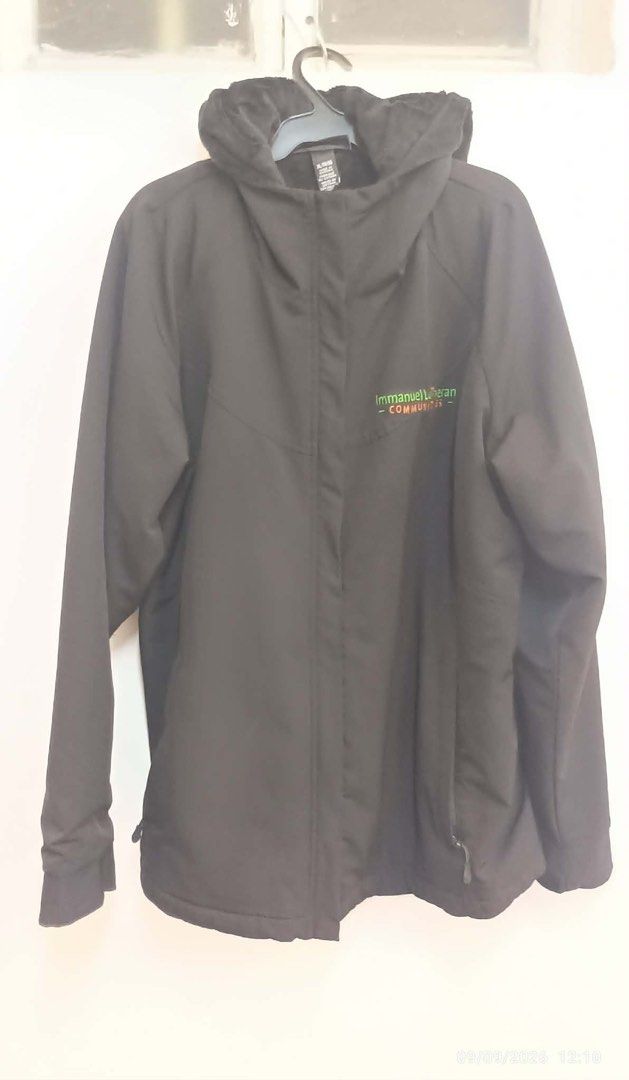 Hooded Jacket (Category: Coats, Jackets and Outerwear) located in Taytay. Submitted by crisha14344 (Listing ID 1461156658, Image 1). Description: Softshell/fleece-line Men’s Jacket Masyado Malaki Ang size Kaya di ginagamit Maganda po siya makapal.