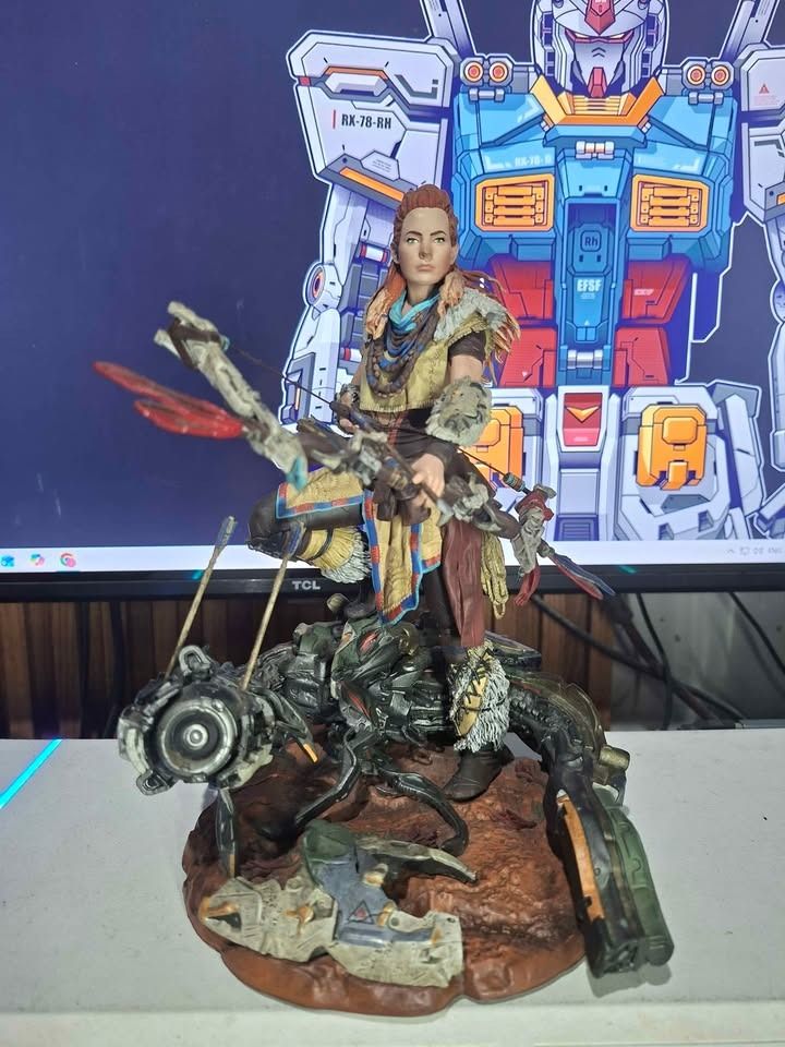 Horizon Zero Dawn Collector's Edition (Category: Figurines & Statues) located in Imus. Submitted by ToyBlazePH (Listing ID 1461283448, Image 3). Description: - Detailed Aloy statue from Horizon Zero Dawn - Features Aloy with her iconic bow - Includes a menacing machine figure - Comes with 'The Art of Horizon Zero Dawn' art book - Also includes collectible cards - A must-have for any fan of the game!.