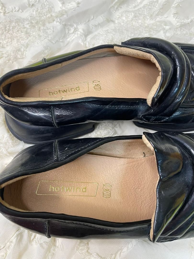 Hotwind Black Patent Chunky Loafers (Category: Loafers) located in Caloocan City. Submitted by truehawk_30384f (Listing ID 1461282785, Image 2). Description: - Brand: Hotwind - Material: Black patent leather - Style: Loafers - Features: Chunky sole design - Comfort: Comfortable for everyday wear - Size: 37 (EU 38).