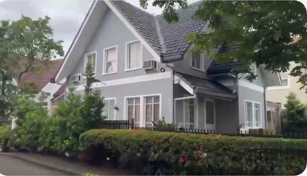 House For Sale (Category: House & Lot) located in Calamba. Submitted by nuvaliproperties16 (Listing ID 1461251018, Image 2). Description: Santa Rosa Estates 1 pre-owned house and lot for sale! Developer: Avida Land Corp. Details: ✔️Lot Area : 243 sqm ✔️Corner lot ✔️3 Bedrooms in second floor ✔️one toilet and bath master ( mern abang for the bathroom sa second floor) ✔️one guest room ✔️maids room with own toilet and bath ✔️3 car garage plus 2 outs