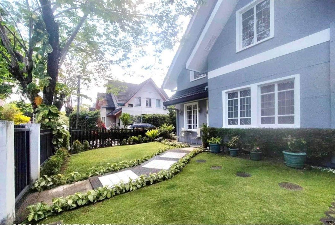 House For Sale (Category: House & Lot) located in Calamba. Submitted by nuvaliproperties16 (Listing ID 1461251018, Image 1). Description: Santa Rosa Estates 1 pre-owned house and lot for sale! Developer: Avida Land Corp. Details: ✔️Lot Area : 243 sqm ✔️Corner lot ✔️3 Bedrooms in second floor ✔️one toilet and bath master ( mern abang for the bathroom sa second floor) ✔️one guest room ✔️maids room with own toilet and bath ✔️3 car garage plus 2 outs