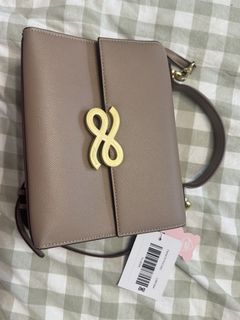 (Category: ) located in . Submitted by siumaeeee (Listing ID 1461132389, Image 1). Description: .