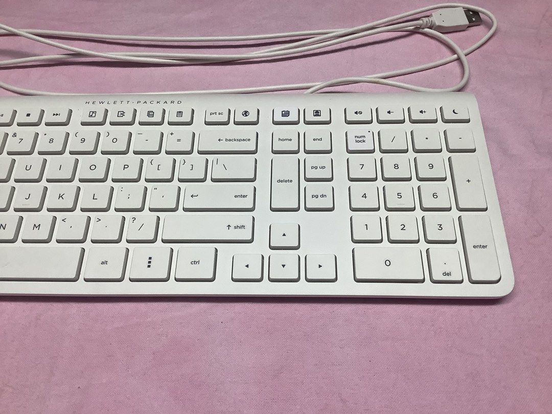 HP Hewlett-Packard Wired USB Keyboard Original HP Full Size (Category: Computer Keyboard) located in Paranaque City. Submitted by seb_trading (Listing ID 1461216776, Image 3). Description: - White HP wired keyboard - Full number pad included - Standard QWERTY layout - Connects via USB - Works great, ready for a new home! - still in box - last price - Paranaque area.