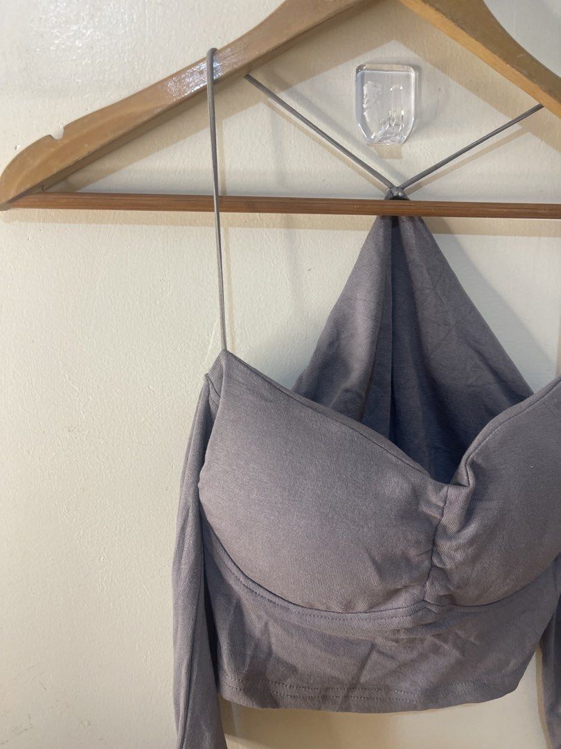 HQ padded bellsleeves-gray top S (Category: Longsleeves) located in Baguio. Submitted by buyforless_2600 (Listing ID 1461262139, Image 2). Description: .