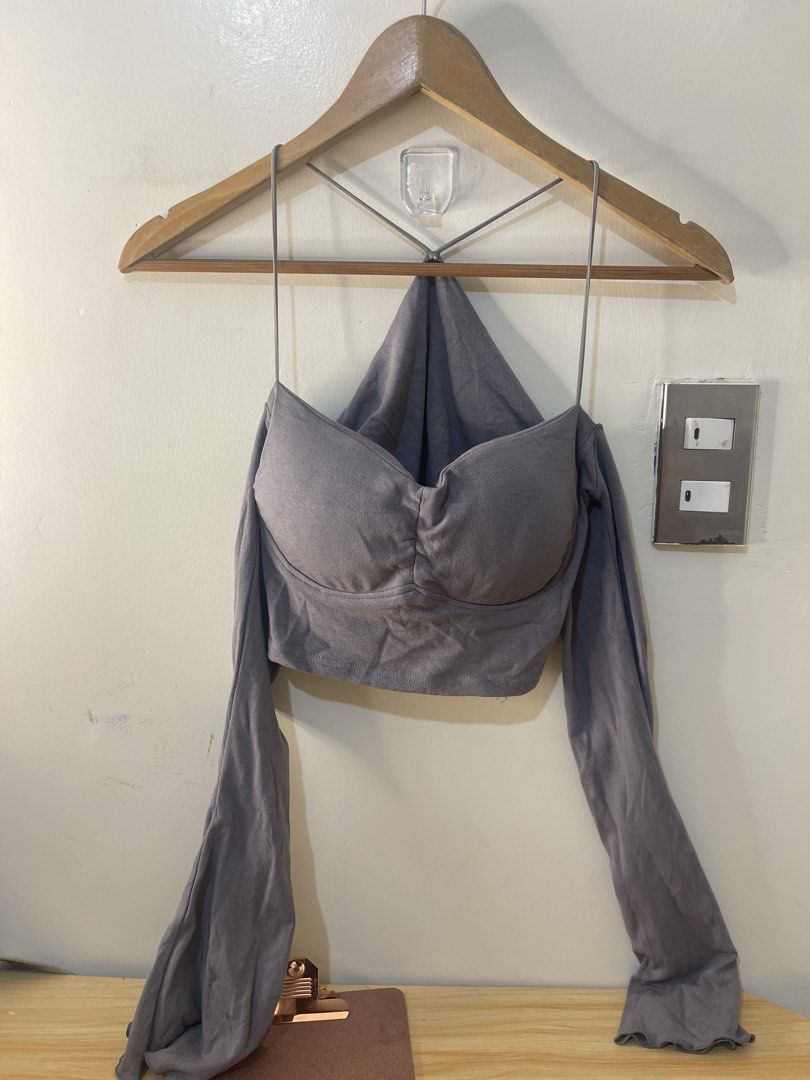 HQ padded bellsleeves-gray top S (Category: Longsleeves) located in Baguio. Submitted by buyforless_2600 (Listing ID 1461262139, Image 1). Description: .