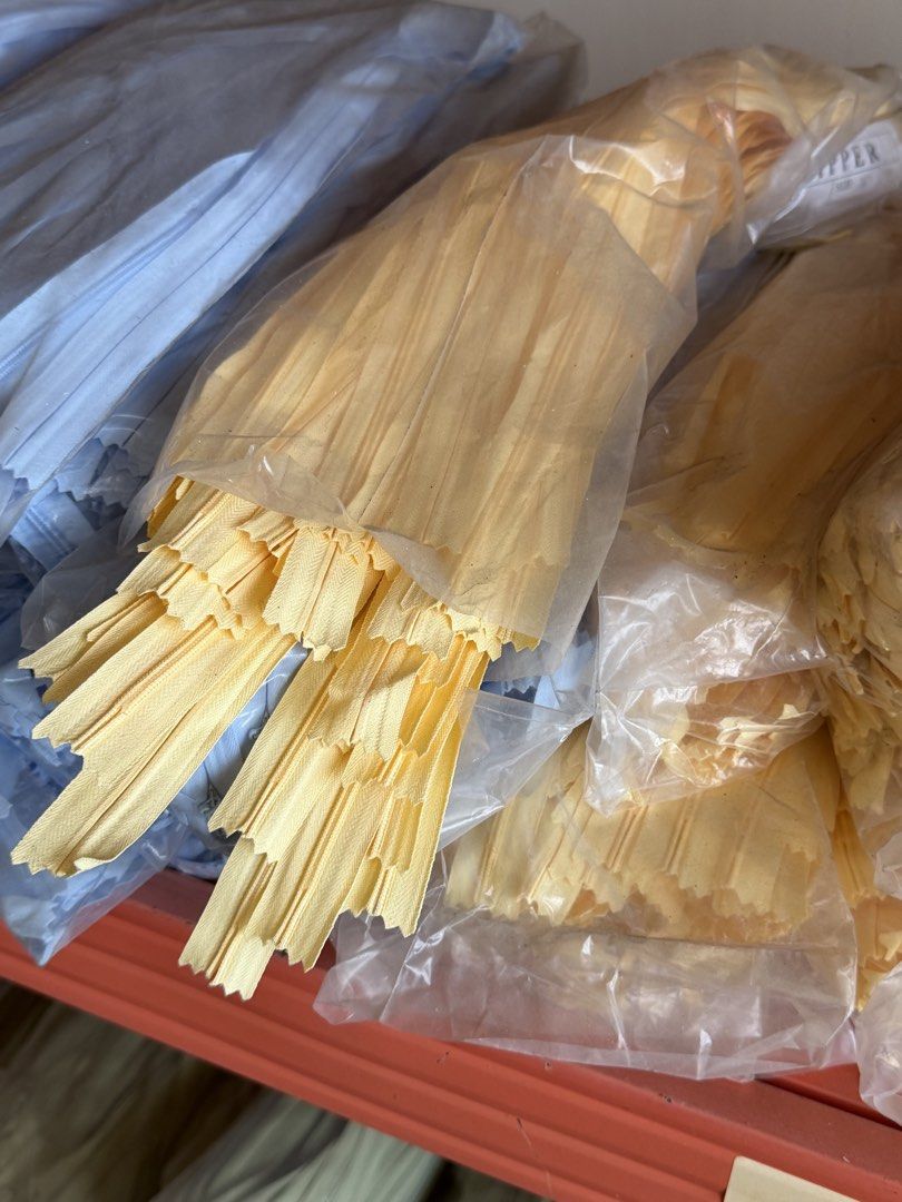 Invisible/magic Zippers for bulk (Category: Looking For) located in Davao. Submitted by declutter29731 (Listing ID 1461145479, Image 3). Description: Message me for price inquiries Available sizes: 14, 16, 20in.