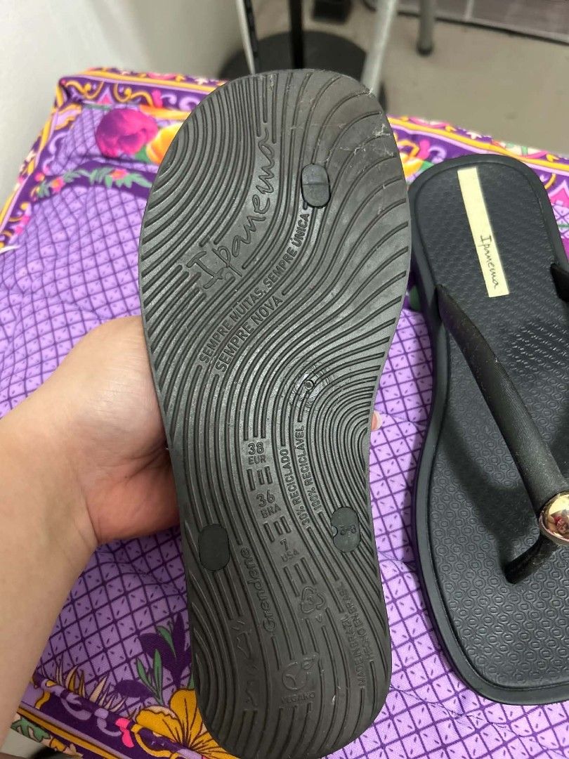 Ipanema Black Flip-flops with Gold Embellishments (Category: Slippers and slides) located in San Pablo. Submitted by anechka1823 (Listing ID 1461233422, Image 3). Description: - Brand: Ipanema - Color: Black - Size: 38 EUR - Design: Decorated with three gold balls on the strap - Features: Comfortable, easy to wear, wavy sole pattern for enhanced grip - Occasion: Ideal for casual outings.