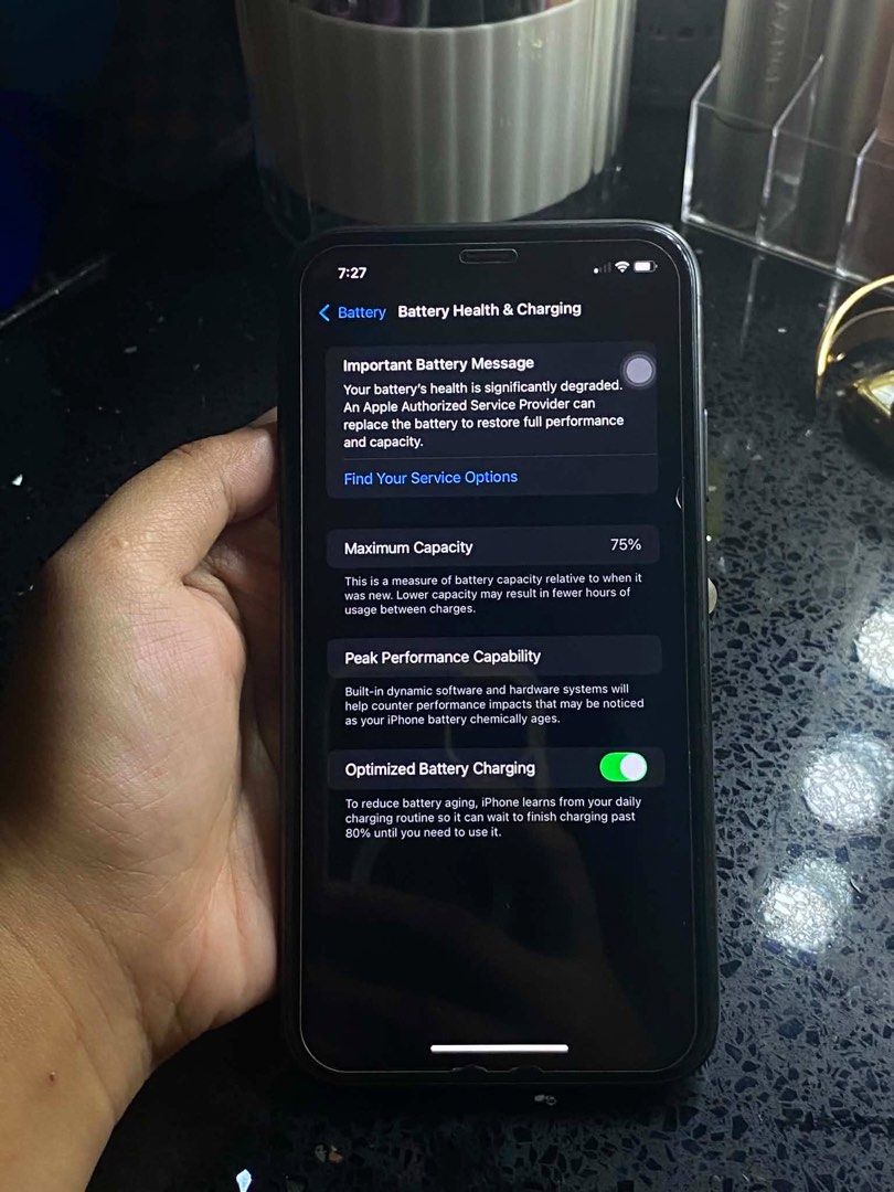 iPhone 11 in 128gb (Category: iPhone 11 Series) located in Manila. Submitted by allyahlioc95736 (Listing ID 1461249551, Image 2). Description: FOR SALE iPhone 11 in Black ZP/A Variant 128gb, 75% battery health Original all parts, no history of repair konting paintchips around camera and konting dents as sign of usage Globe/TM Locked Unit and 4 cases only nego sa sure buyer Location: Calamba, Laguna Prefer Meet up RFS: maguupgrade PM for inquiries