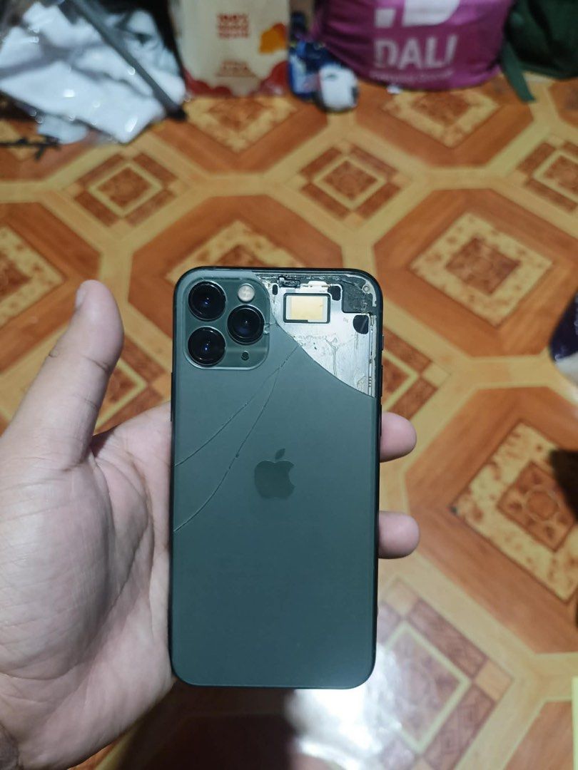 Iphone 11 pro 256gb (Category: iPhone 11 Series) located in Manila. Submitted by jaguar0908 (Listing ID 1461177650, Image 2). Description: WORKING LAHAT PATI TRUE TONE AT FACE ID HONEST ISSUE - Back glass - Shaking camera pag naka zoom - Minimal dents free na po charger at spiderman case.