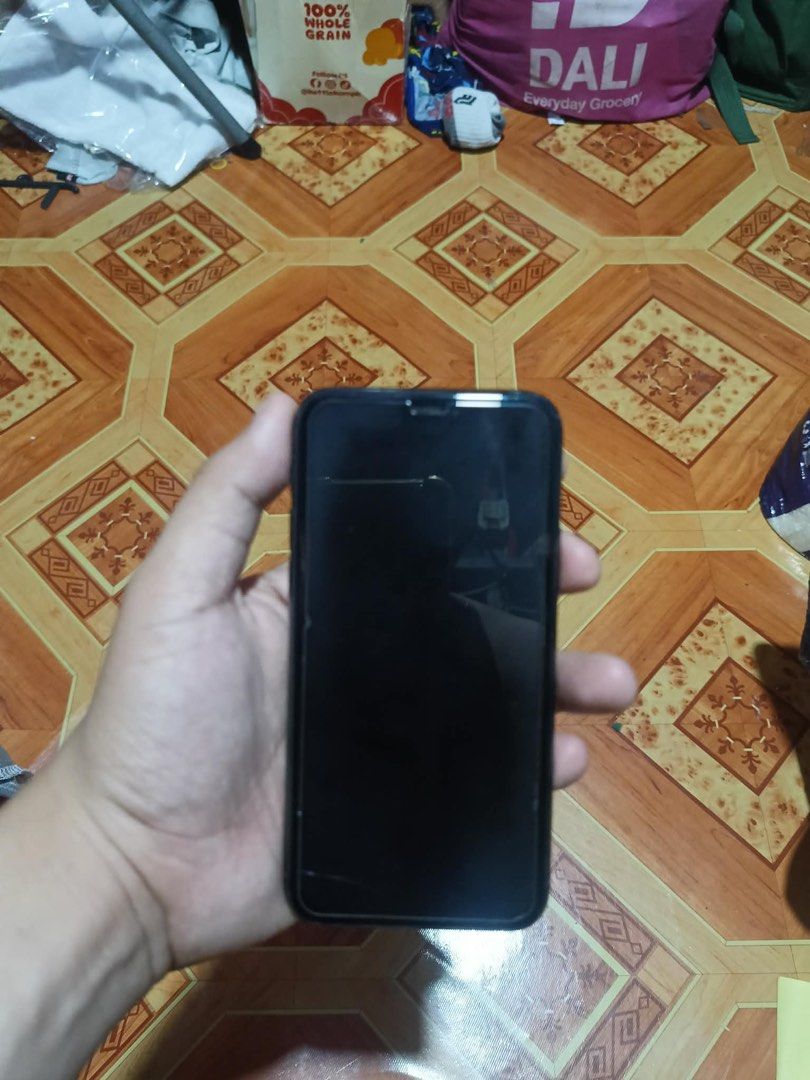 Iphone 11 pro 256gb (Category: iPhone 11 Series) located in Manila. Submitted by jaguar0908 (Listing ID 1461177650, Image 3). Description: WORKING LAHAT PATI TRUE TONE AT FACE ID HONEST ISSUE - Back glass - Shaking camera pag naka zoom - Minimal dents free na po charger at spiderman case.