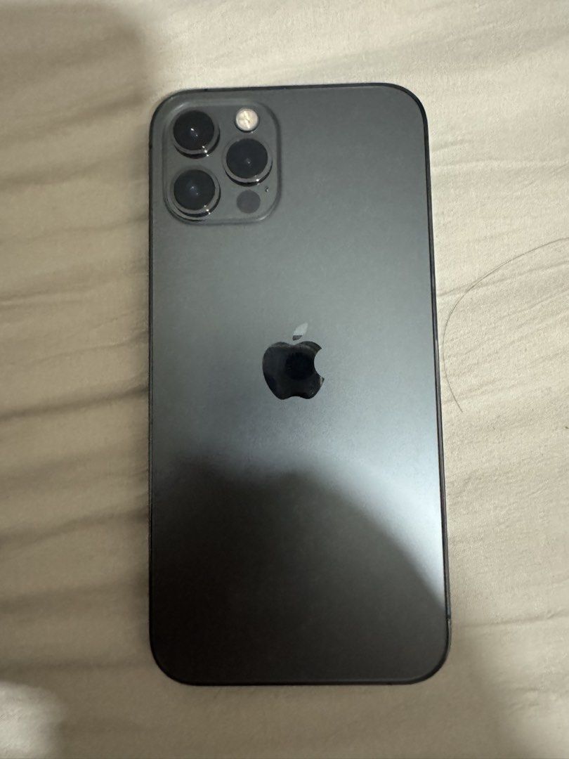 Iphone 12 pro (Category: iPhone 11 Series) located in San Pedro. Submitted by marlon37he71952 (Listing ID 1461290899, Image 2). Description: Iphone 12 pro 256gb Open line 76% battery health.
