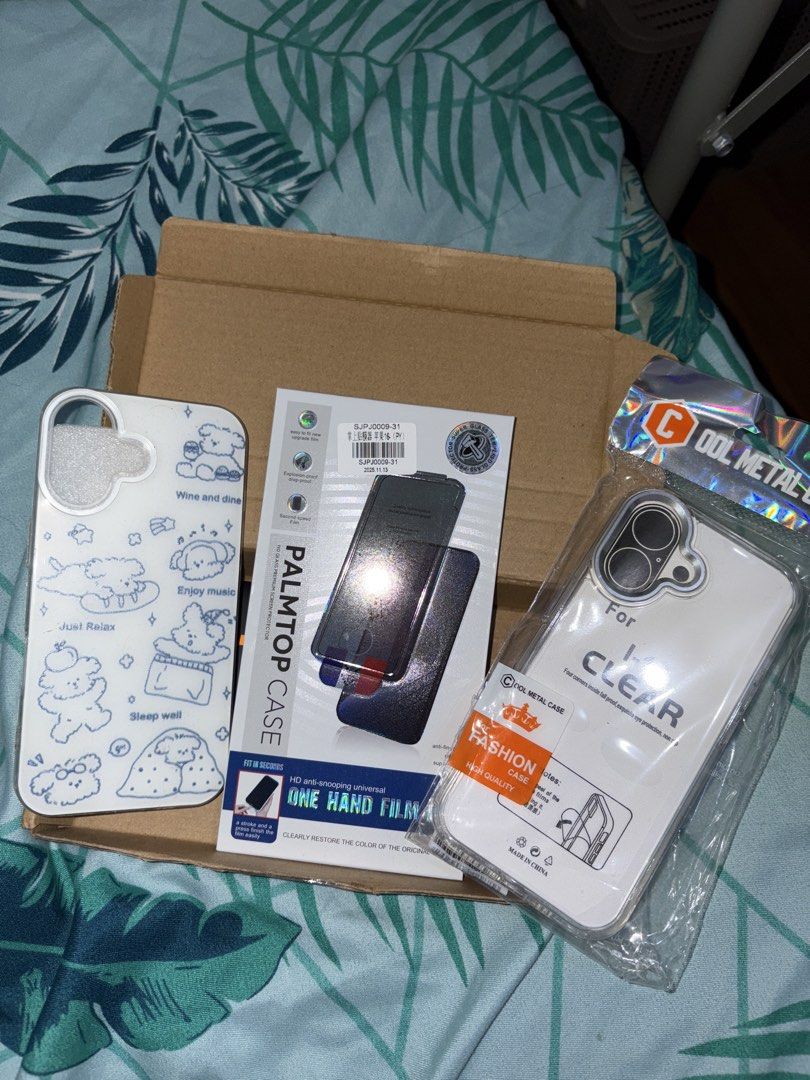 Iphone 16 Privacy Screen Protector & Cases (Category: Cases & Sleeves) located in San Pedro. Submitted by maria_xoxo (Listing ID 1461258318, Image 1). Description: -₱200 for the screen protector + 2 cases -Brand New -Haven’t been used -RFS: Bought the Iphone 16 + .