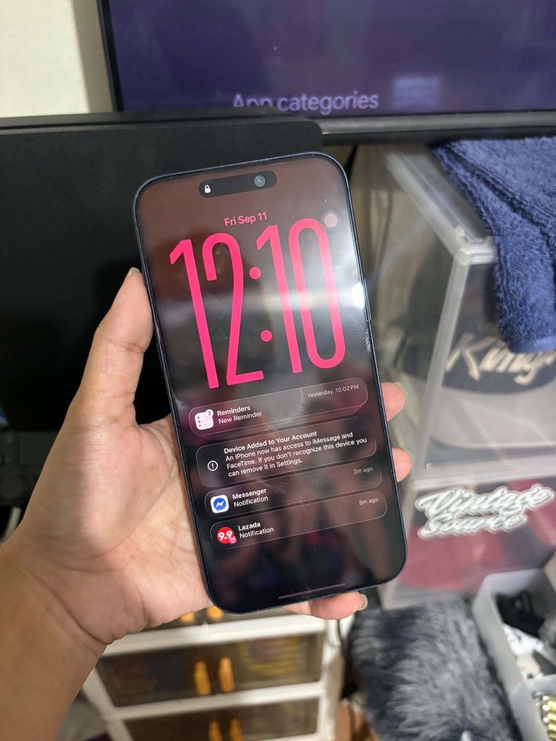 iPhone 17promax (Category: iPhone 17 Series) located in General Trias. Submitted by patpat_20 (Listing ID 1461141702, Image 2). Description: iPhone 17promax 256gb no issue 96% bh still have warranty ‘til jan nxt yr. unit and case nalang natapon na po box dahil napag laruan ng baby ko.