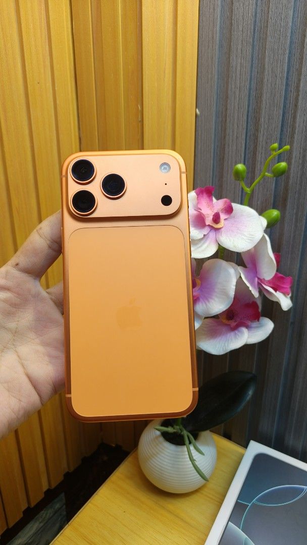 iPhone 17promax (Category: iPhone 17 Series) located in Manila. Submitted by freedeer_ccc3e4 (Listing ID 1461294328, Image 3). Description: iPhone 17pro max complete 256gb NTC approval open line any sim no issue no dents no heastory reapir all working test all you want upon meet up Rep box orange 🧡 blue 💙 Avall pm sa sure buyer manila area .