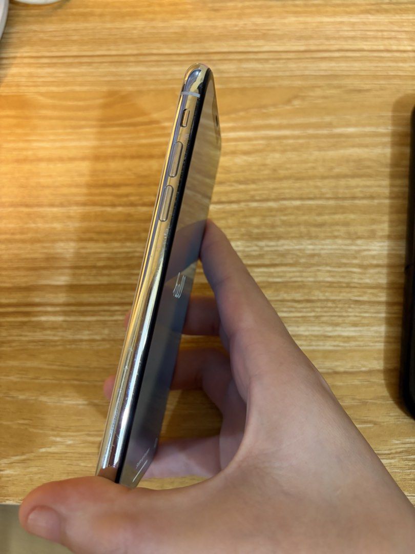 Iphone XS (Category: iPhone X Series) located in Taguig. Submitted by rarebird_84db64 (Listing ID 1461313959, Image 3). Description: iPhone XS — FOR SALE Swipe to see actual photos and details. • Storage: 256GB • Battery Health: 70% • Color: White • Face ID: Working • All functions working properly • No major issues • Smart-sim locked Price: ₱7,000 📍 Location: Taguig City 🚚 Taguig City [Lalamove] RFS: Upgraded to a new iPhone. Send me a message