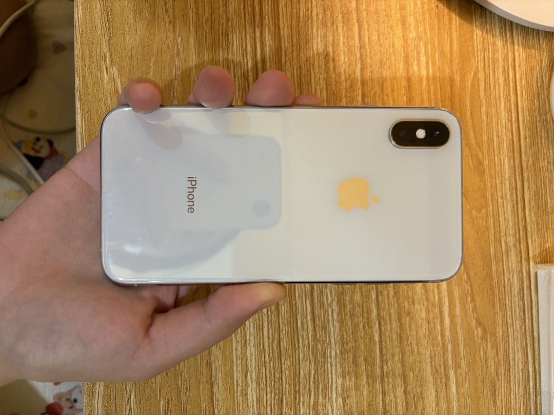 Iphone XS (Category: iPhone X Series) located in Taguig. Submitted by rarebird_84db64 (Listing ID 1461313959, Image 2). Description: iPhone XS — FOR SALE Swipe to see actual photos and details. • Storage: 256GB • Battery Health: 70% • Color: White • Face ID: Working • All functions working properly • No major issues • Smart-sim locked Price: ₱7,000 📍 Location: Taguig City 🚚 Taguig City [Lalamove] RFS: Upgraded to a new iPhone. Send me a message