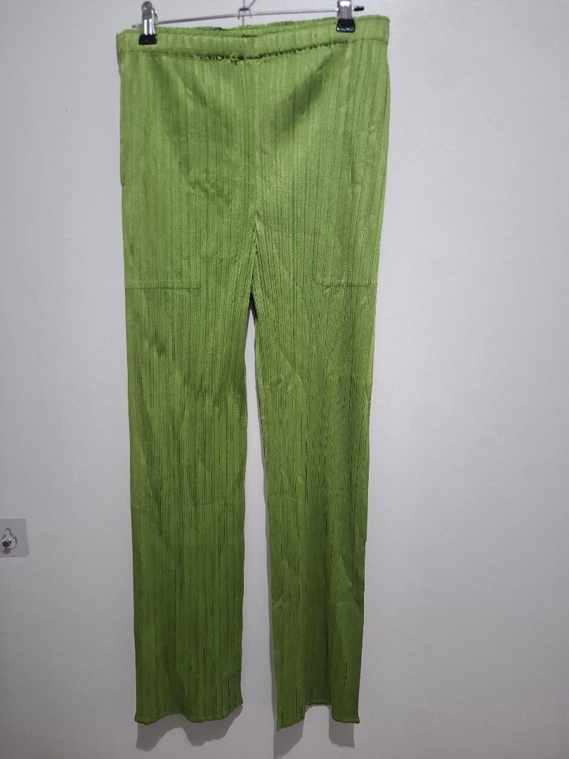 Issey miyake pleats please size 3 (Category: Other Bottoms) located in Tarlac. Submitted by christopher.24 (Listing ID 1461145165, Image 1). Description: excellent condition.