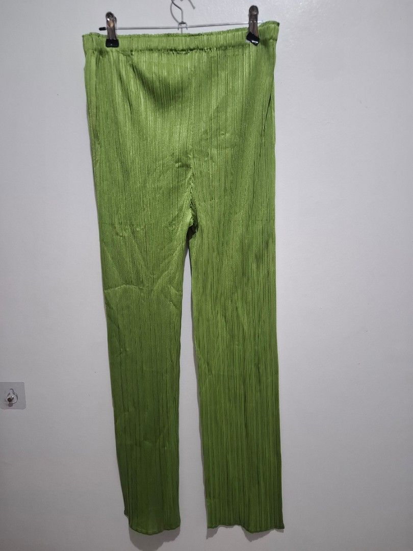 Issey miyake pleats please size 3 (Category: Other Bottoms) located in Tarlac. Submitted by christopher.24 (Listing ID 1461145165, Image 2). Description: excellent condition.
