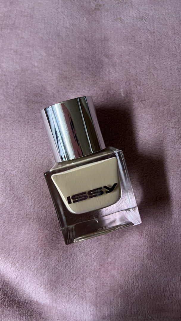 Issy Active Foundation (Category: Makeup) located in Taguig. Submitted by notathy (Listing ID 1461269754, Image 1). Description: - around 95% full - RFS: not my shade.