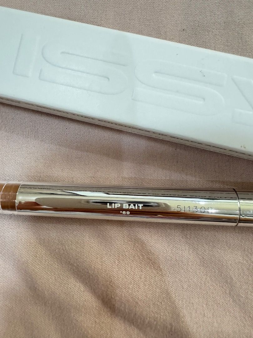 Issy Lip Bait in the shade *69 (Category: Makeup) located in Cebu City. Submitted by eama197 (Listing ID 1461149656, Image 2). Description: Issy Lip Bait in the shade *69 Only swatched ONCE. RFS: shade doesnt suit me.