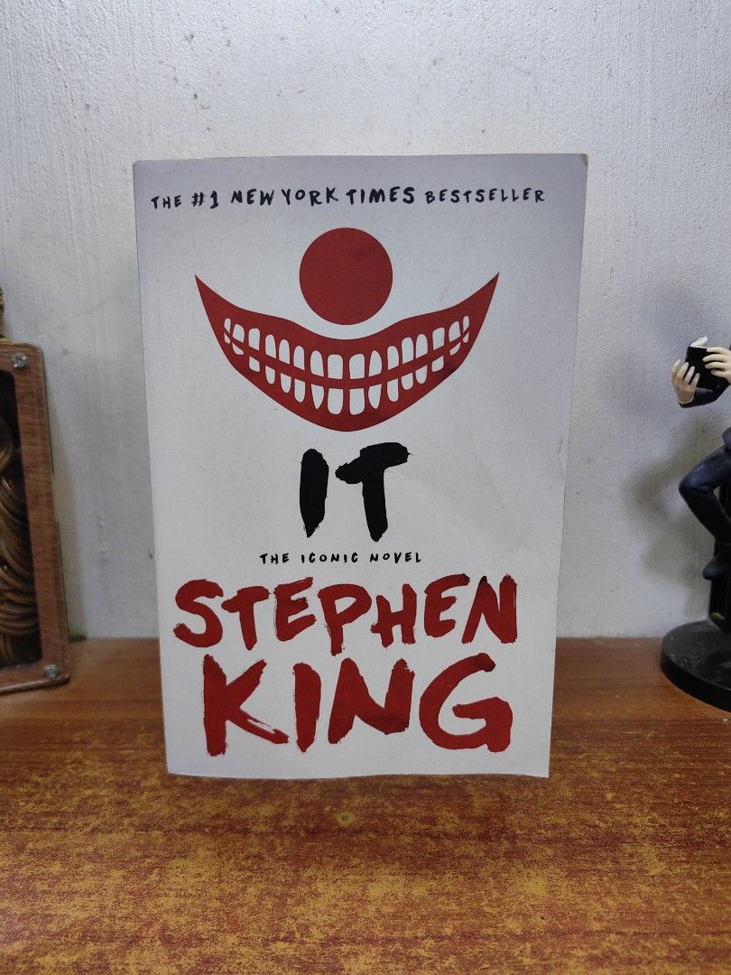 IT (Flawed Copy 2) - Stephen King (Category: Magazines) located in Tarlac. Submitted by chapterse7en (Listing ID 1461290103, Image 2). Description: IMPORTANT: Serious buyers only. Lowballers and unresponsive buyers who ghost the chat will be automatically BLOCKED. Please do not message if you have no real intention of purchasing. Thank you for respecting my time. Brandnew Remaindered Copy FLAWS shown in the photos posted Mode of Payment : Gcash, 